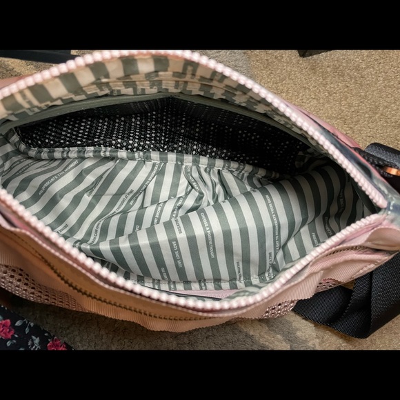 Lululemon Go Lightly Bag Wamo Camo Barely Pink - Picture 9 of 11